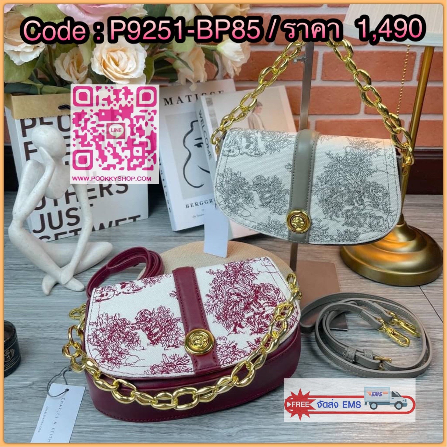 Charles & Keith Fabric Print Chain Shoulder Bag กระเป๋าถือ/สะพายทรงสวยหรู ด้านหน้ากระเป๋าแต่งผ้าปริ้วท์ลายสวยงาม หูหิ้วคล้องแขนเป็นแบบโซ่ทองหรูหรา ด้านหลังมีช่องใส่ของได้ เปิดปิดแบบตัวกดล็อก ด้านในจุของได้พอสมควรเช่น กระเป๋าเงินใบกลาง กุญแจรถ iPhone pro m