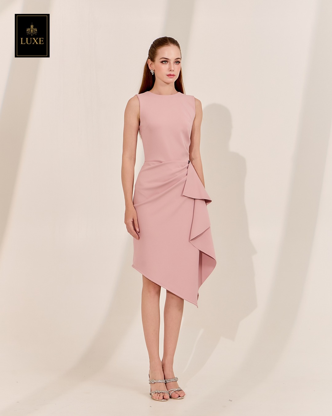 เดรสแฟชั่น เดรสเสื้อคอกลมแขนกุด กระโปรงทรงสอบ แต่งระบายข้าง ปลายเฉลียง