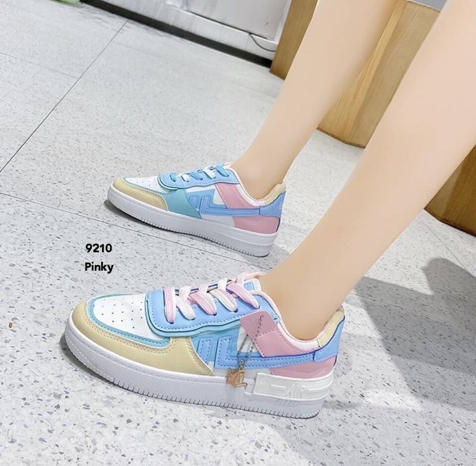 พร้อมส่ง ผ้าใบไนกี้ 9210 งานน่ารัก หวานๆ ผลิตด้วย pu ด้านในนิ่ม มี accessories ให้ตกแต่งได้ตามใจ งานน่ารักแบบนี้ไม่มีไม่ได้แล้วน้าา