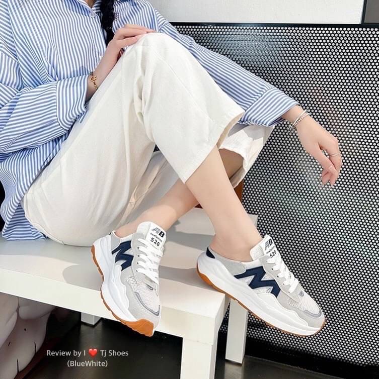 !!! ที่สุดของความเกร๋ขายดีมากๆ ต้องยกให้คู่นี้จร้า!!! รองเท้าผ้าใบเพื่อสุขภาพ ใส่นิ่มเดินสบายมากๆ ทรงสวย สวมใส่ง่าย พื้นยางอย่างดี รุ่นนี้ใส่แล้วเท้าไม่อับชื้นน่ะคะ ช่วยให้ระบายอากาศได้ดี จับแมทกับชุดอะไรก็เกร๋แถมใส่ได้เรื่อยๆ สวยด้วยเพื่อสุขภาพเท้าที่ดีด