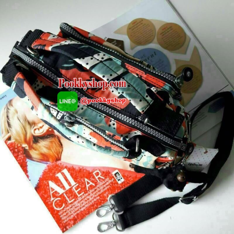 พร้อมส่ง Kipling Shoulder Bag k15828 รุ่นMulti funtion ที่สาวๆรอคอย!!! เพราะใบนี้สามารถปรับการใช้งานได้หลายเเบบทั้งสะพายข้างได้ แบบครอสบอดี้ได้ หรือรวบสายเก็บปรับเป็นถือก็ยังได้ ผลิตจากวัสดุผ้าไนล่อนเมทาลิคอย่างดี กันน้ำระดับนึงเลยค่ะ ️ด้านหน้ามีช่องซิปถึ
