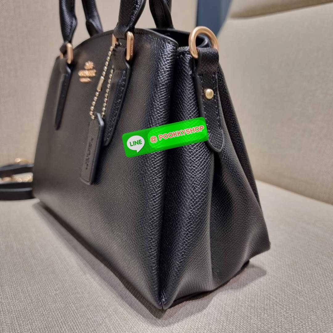 COACH F29434 MINI SAGE CARRYALL IN SIGNATURE CANVAS รุ่นยอดฮิต!! ที่สุดของกระเป๋าสะพายขายดี ต้องทรงถังมินิรุ่นนี้ วัสดุหนังแคนวาสเคลือบลาย สวย คลาสสิค มาพร้อมสายสะพายข้างและหูหิ้วในตัว ถอดออกถือคล้องแขนเก๋ๆ หรูๆยังได้ ภายในเป็นช่องโล่ง แบ่งสัดส่วนอย่างดี