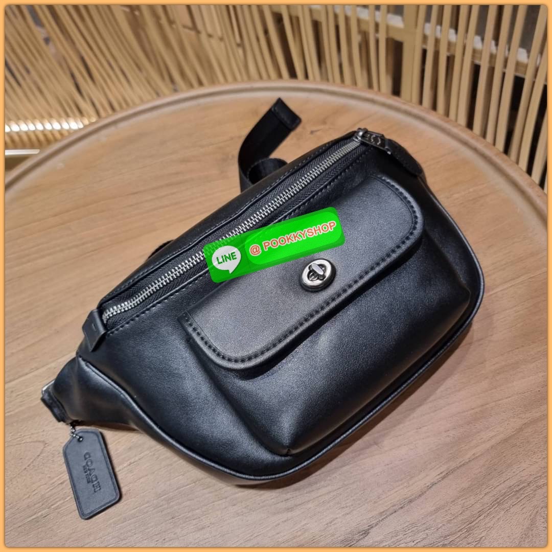 COACH C1277 HERITAGE BELT BAG ใหม่ล่าสุด กระเป๋าคาดอกสุดชิคสำหรับหนุ่มๆ เป็นดีไซน์กึ่งสปอร์ตที่ดูหรูมากๆ แพทเทิร์นเป็นที่ใช้งานง่าย วัสดุหนังแท้เต็มใบ มีช่องด้านหน้า และซิปหลัก ภายในโล่งกว้าง จุของได้สบายๆ สายสะพายปรับได้เลยตามชอบ ใบจริงดีงามเกินราคาแน่นอ