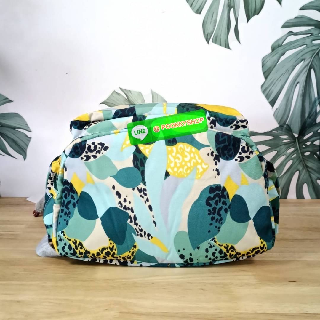 Kipling City Pack Medium Backpack กระเป๋าเป้ Kipling ขนาดกลาง วัสดุ Polyester 100% มีหูหิ้วด้านบน -ด้านหลัง มีซิปหลัง 1ช่องลึก -ด้านข้างมีช่องใส่ของเล็กน้อยทั้ง 2 ด้าน เปิด-ปิด ด้วยกระดุมแม่เหล็ก -ด้านหน้ามีช่องซิปใส่ของแยก 1 ช่อง และ ช่องปรับขนาดด้วยสายล