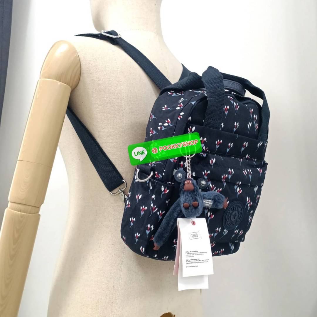 KIPLING 3 WAYS MINI BACKPACK ซับในลายตาราง กระเป๋าสะพาย 3 Ways รุ่นใหม่ วัสดุ Nylon & Polyester 100% หูหิ้วหนังปั๊มชื่อแบรนด์ สายสะพายยาวเลื่อนปรับได้ free size และ สามารถถอดได้ สามารถถือหรือสะพายได้ จะสะพายไหล่ สะพายเฉียง Crossbody หรือจะคล้องสายเป็นเป้ส