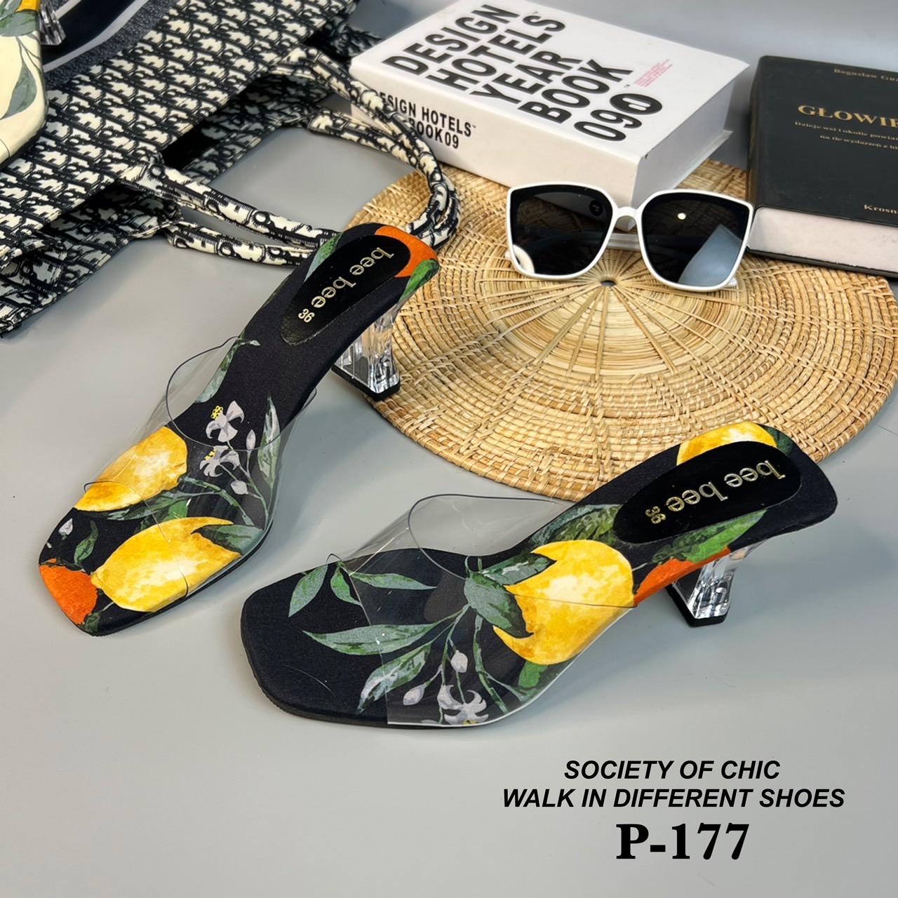 New in ‼️ โอ๊ยยย สวยไม่ไหว งานส้นแก้ว พื้นสวยมากกก ลายน้องส้ม สวยจึ้ง ไปอีก หน้าสวมพลาสติกใส แมทช์ชุดง่าย สูง 2.5 นิ้ว พร้อมสับแล้วไปกันเลยแม่!!!