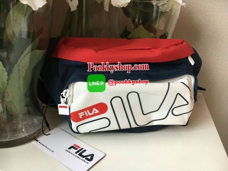 แบรนด์ Fila มาแรงสุดในช่วงนี้ ต้องยกนิ้วให้คะ!! พร้อมส่งรุ่นใหม่เหมาะกับทั้งผู้ชายและผู้หญิง เป็นอย่างยิ่ง กับกระเป๋าคาดอก / คาดเอว ทรงสวย จากแบรนด์สตีทสุดฮิต FILA ทรงฮิต วัสดุผ้า NYLON คุณภาพดี กันน้ำ100% ใส่ของได้หลากหลาย ตัวล้อคปั้มจมแบรนด์ ด้านในมาพร้
