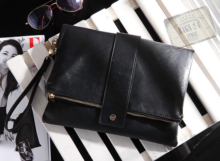 กระเป๋าหนังคลัชมือ Clutch แบรนด์ Forever21 หนังมีTexture ในตัว เนื้อหรูมากคะ ติดแท็คForever 21 ด้านใน ช่องใส่ของซิบใหญ่ 1 ด้านในมีซิปแบ่ง 1 ช่องแบ่งใส่ของ2ช่อง