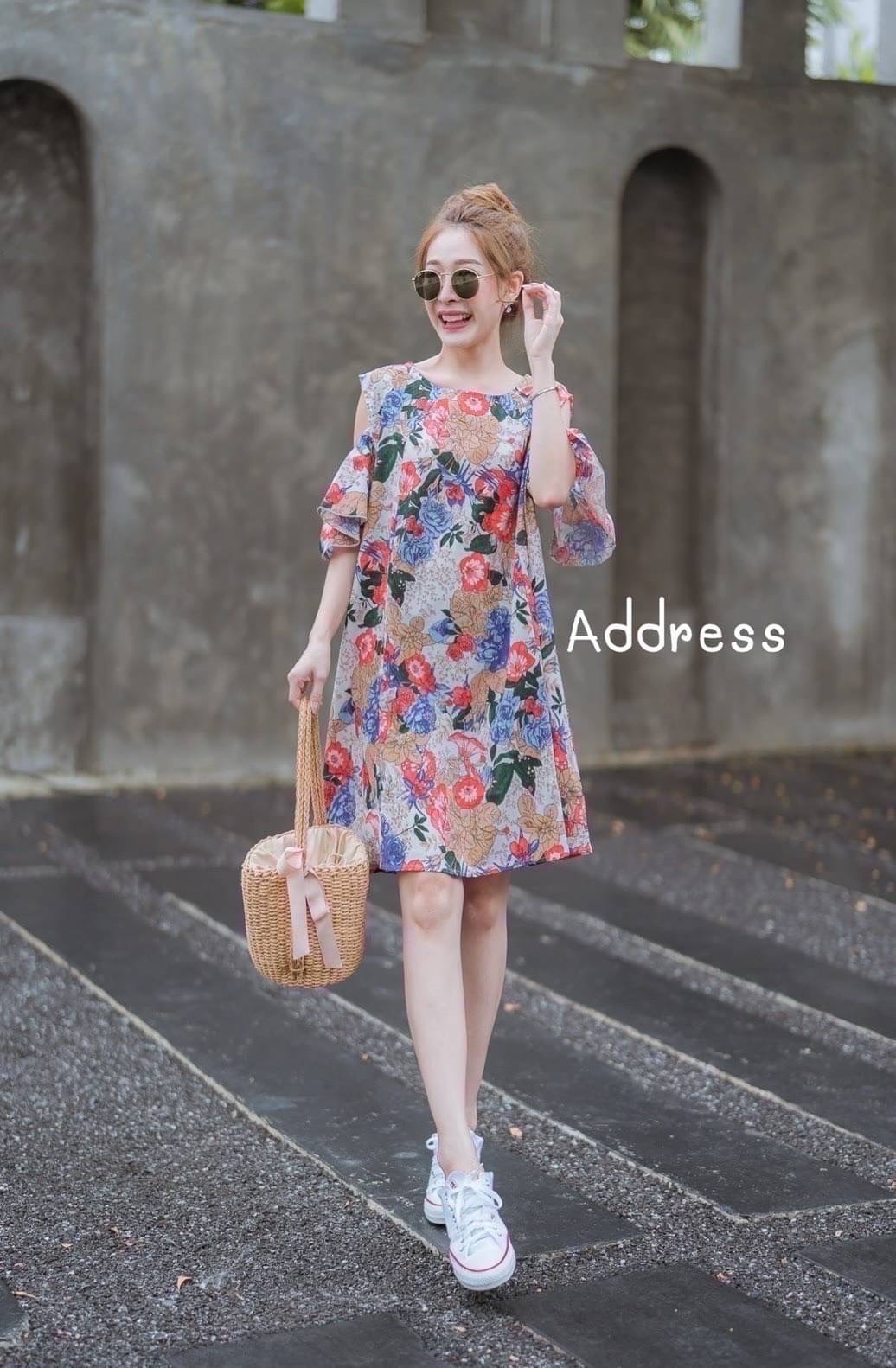 มาเพิ่มแล้วค่าาา ขายดีมากน้า เดรสเว้าไหล่ เดรสเว้าไหล่ลายดอก ด้านหลังมีสายให้ผูกโบว์ ผ้าใส่สบาย งานคิ้ววววมาก ห้ามพลาดเลยค่า