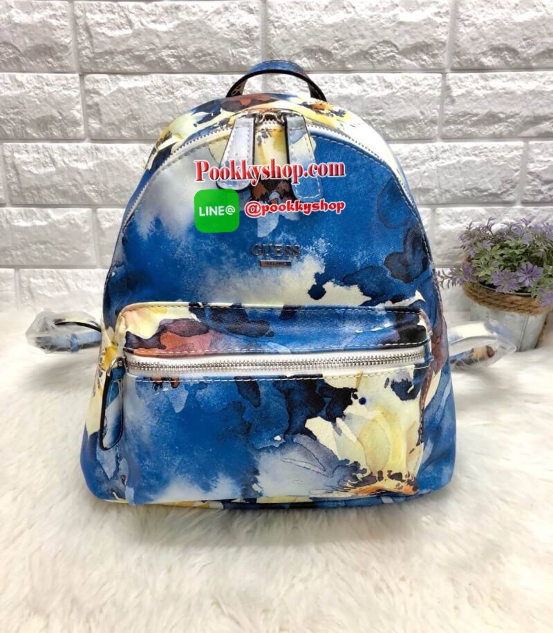 New in!!! GUESS BACKPACK BAG ลายดอกไม้มาเพิ่มค่ะ กระเป๋าสะพายหลัง หนังซาฟเฟียโน่นิ่ม ด้านหน้ามีโลโก้แบรนด์ พร้อมช่องซิปเล็กใส่มือถือหรือของจุกจิกได้ค่ะ เปิดปิดกระเป๋าแบบซิปคู่ ภายในโล่งใส่ของจุ มีช่องซิปและช่องเล็กใส่ของจุกจิกนะคะ ซับในลายแบรนด์ค่ะ สายสะพ