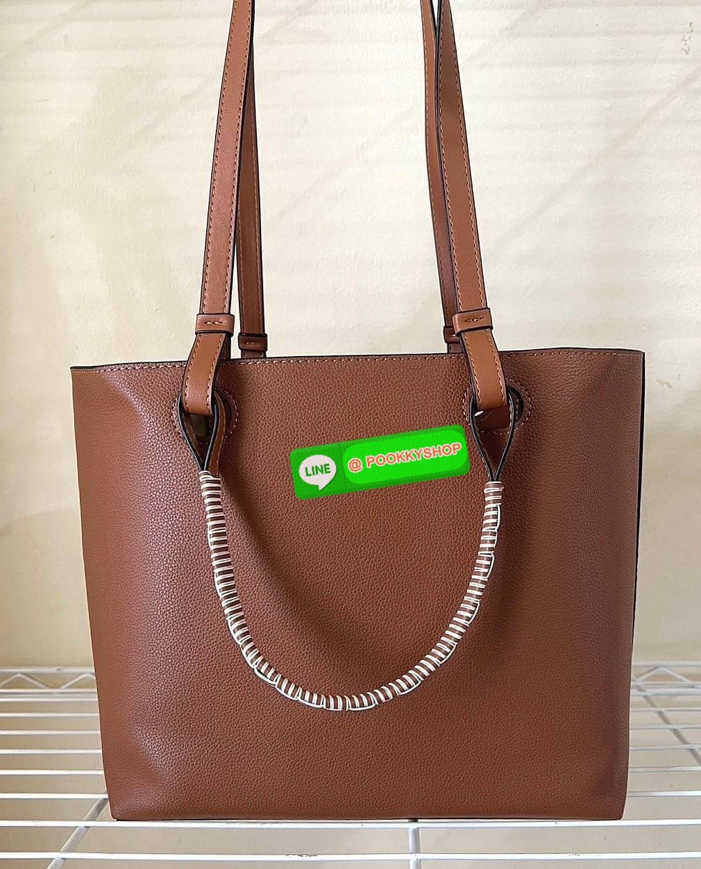 ✴️พร้อมส่งสีใหม่!✴️LOEWE HANDLE & SHOULDER BAG VIP GIFT WITH PURCHASE (GWP) กระเป๋าหนังแท้พรีเมี่ยมกิ๊ฟ Limited จาก LOEWE PERFUME DUTYFREE รุ่น Rare items สุดๆวัสดุหนังแท้ Lambskin แบบนิ่มเทคเจอร์สวยดีไซน์สุดหรูคงเอกลักษณ์แบรนด์ ภายในโล่งกว้