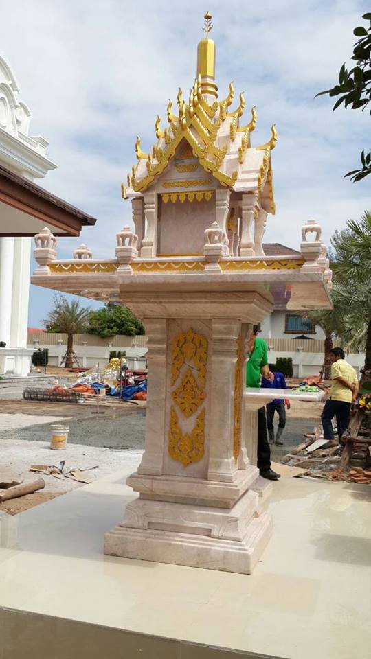 ศาลพระภูมิทรงปราสาท ขนาด ฐานกว้าง 148ซม ยาว 148ซม สูง 295 เซนติเมตร