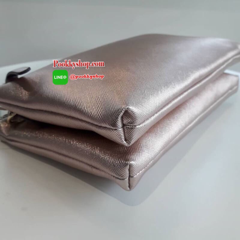 BEST SELLER!! KATE SPADE 2 ZIPS CROSSBODY BAG กระเป๋าสะพายครอสบอดี้ ทรงน่ารัก เปิดปิดกระเป๋าด้วยซิป2ช่อง ด้านในมีช่องซิป อีกด้านมีช่องใส่ของ หนังนื่ม นุ่มมือ สายสะพายเลื่อนปรับระดับได้ สามารถใส่กปต.ยาว ได้พอดีน้าา บอกเลยว่า เริ่ดมากจริงๆ คุ้มค่าราคาที่สุด