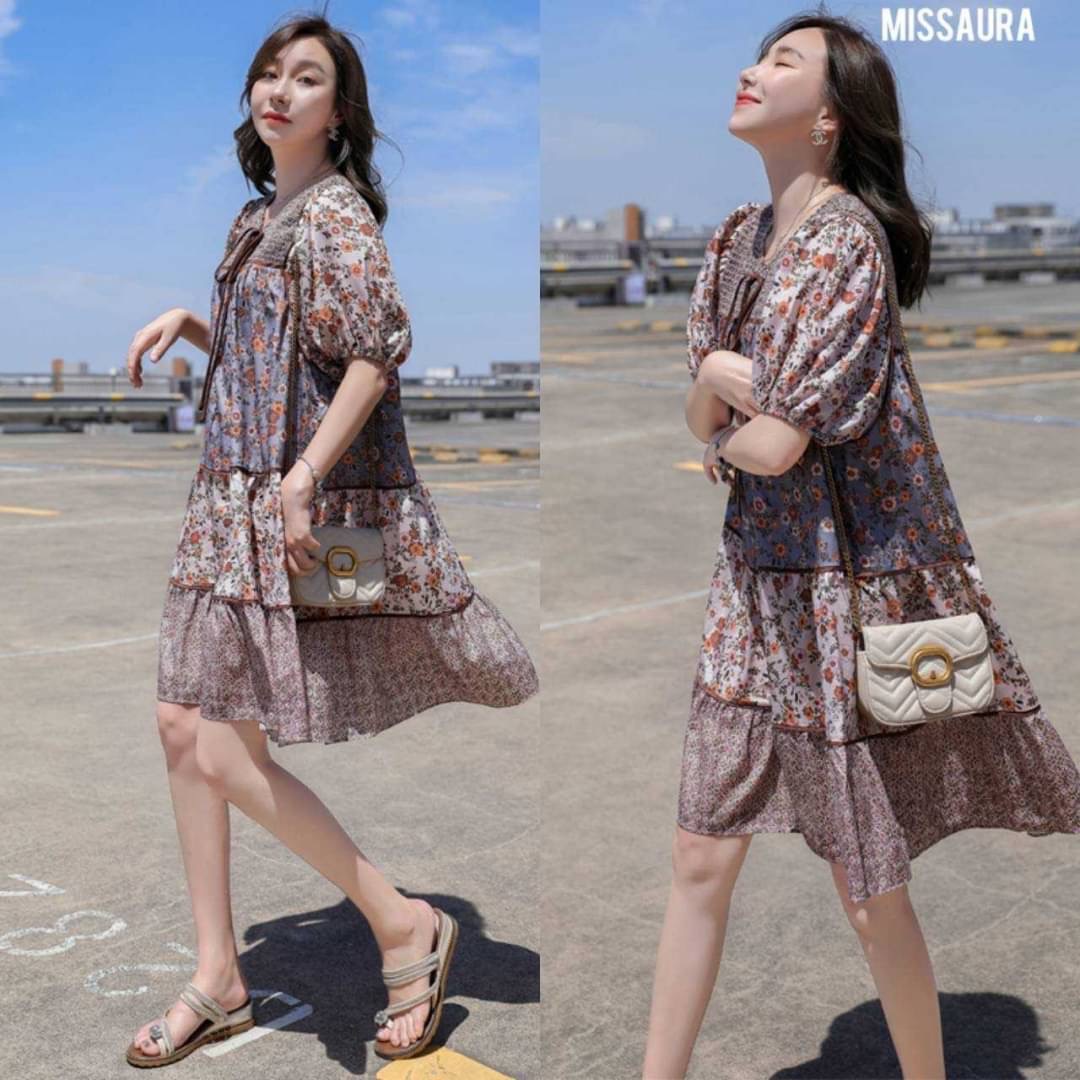 🍂Romaine Dress🍂 เดรสเกาหลี โทนสีน้ำตาลช่วงฤดูใบไม้ผลิบาน สวยมากก สีน้ำตาลส้มโทนอุ่นๆ ดีเทลน่ารักเข้ากับลายผ้า คอสม๊อคกุ้นขอบทั้งตัว แขนบอลลูนพอง กระโปรงระบายออกเป็นชั้นๆ เพิ่มความหวานให้ตัวเดรส ลายผ้าสลับกันสวยมากค่า ซัมเมอร์นี้ห้ามพลาดน้อ