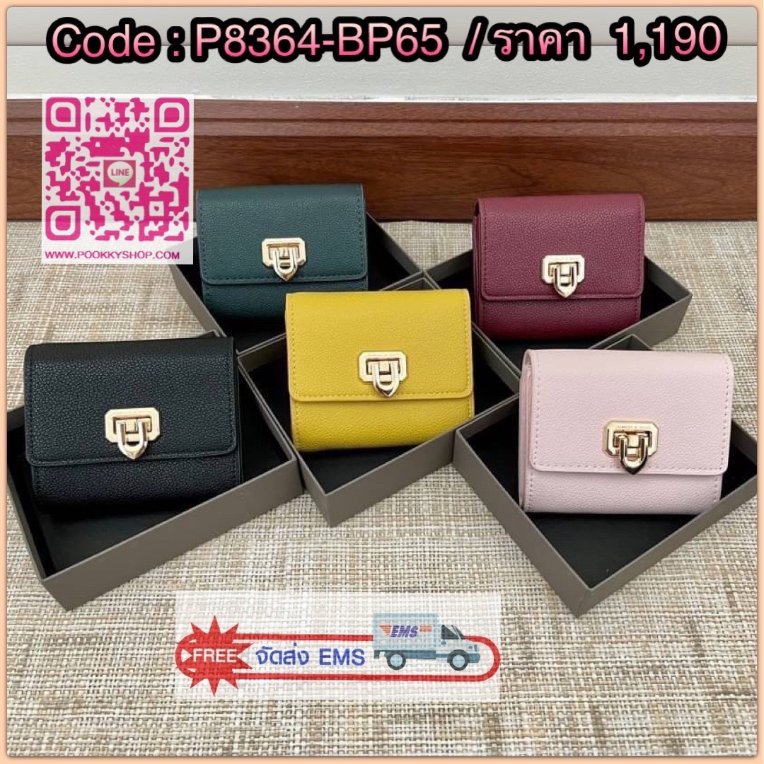 New arrival! รุ่นใหม่ชนช็อป Charles & Keith Classic Push-Lock Mini Wallet กระเป๋าเงินใบสั้น ด้านหน้าตัวล็อกมีโลโก้แบรนด์ ด้านหลังมีช่องใส่บัตร/เหรียญได้พอควรค่า เปิดปิดแบบตัวล็อก ด้านในมีช่องใสสาบัตร4 ช่อง พร้อมช่องซิปใส่เหรียญและ ช่องใส่ธนบัตรแบบพับครึ่ง