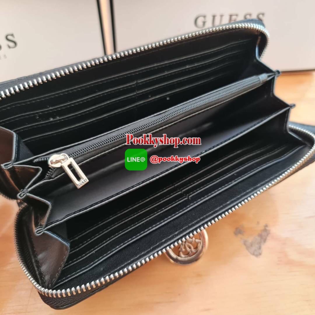 สินค้าใหม่!! กระเป๋าสตางค์ Guess ใบยาว ด้านหน้าปั้มชื่อแบรนด์บนโลหะ และห้อยโลหะโลโก้แบรนด์ หนังดีงามมาก เปิดมาด้านในมีช่องใหญ่3ช่องมีช่องซิป1ช่อง มีช่องเสียบบัตรและมีช่องซิปด้านหลัง1ช่องใช้งานได้จริง พร้อมกับสายคล้องมือบอกเลยรุ่นนี้ดีงามมากจ้าสาวๆ