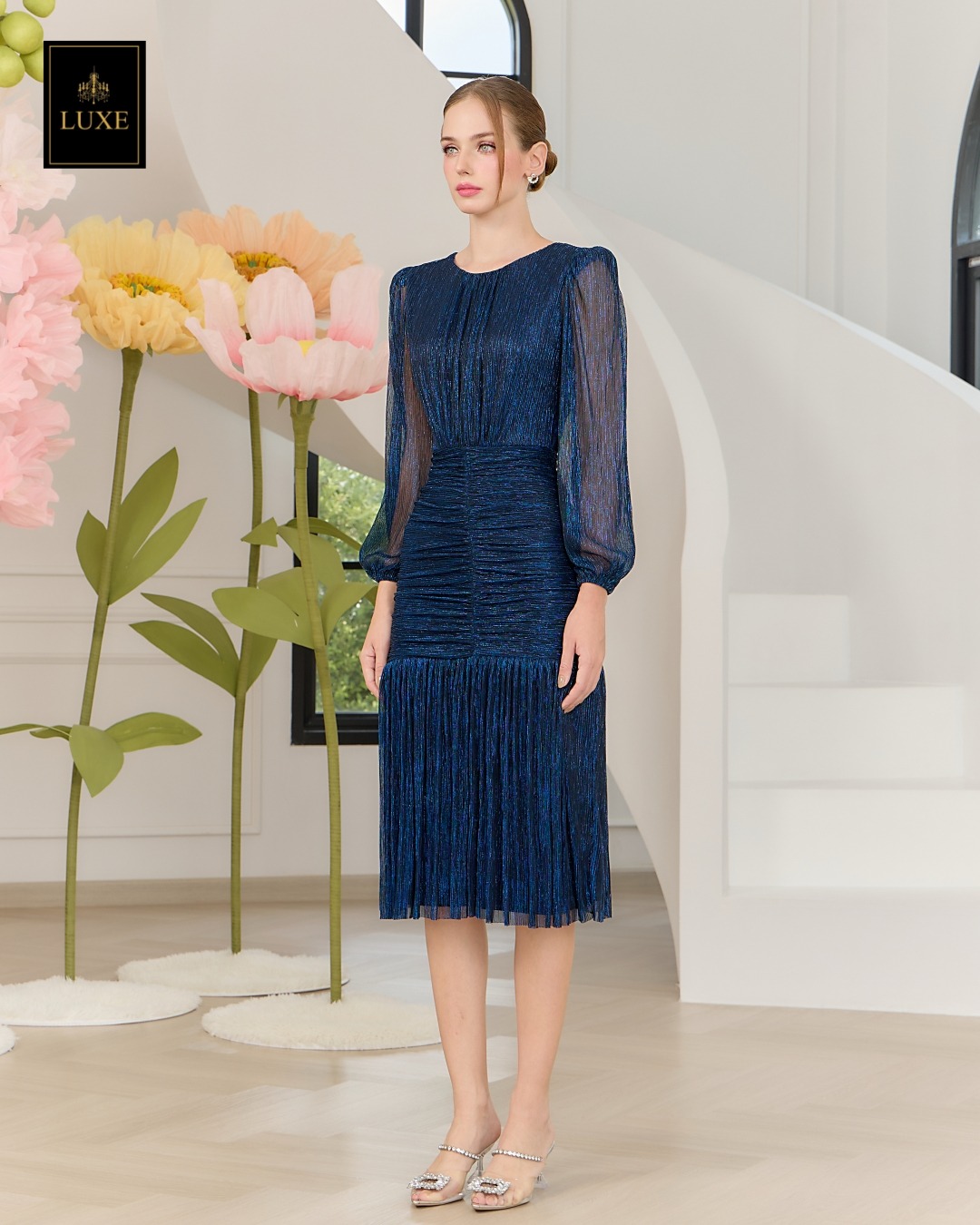 เดรสแฟชั่น เดรสเสื้อคอกลมแขนยาว กระโปรงทรงเข้ารูปจับเดรปตรงกลาง ต่อชายระบาย