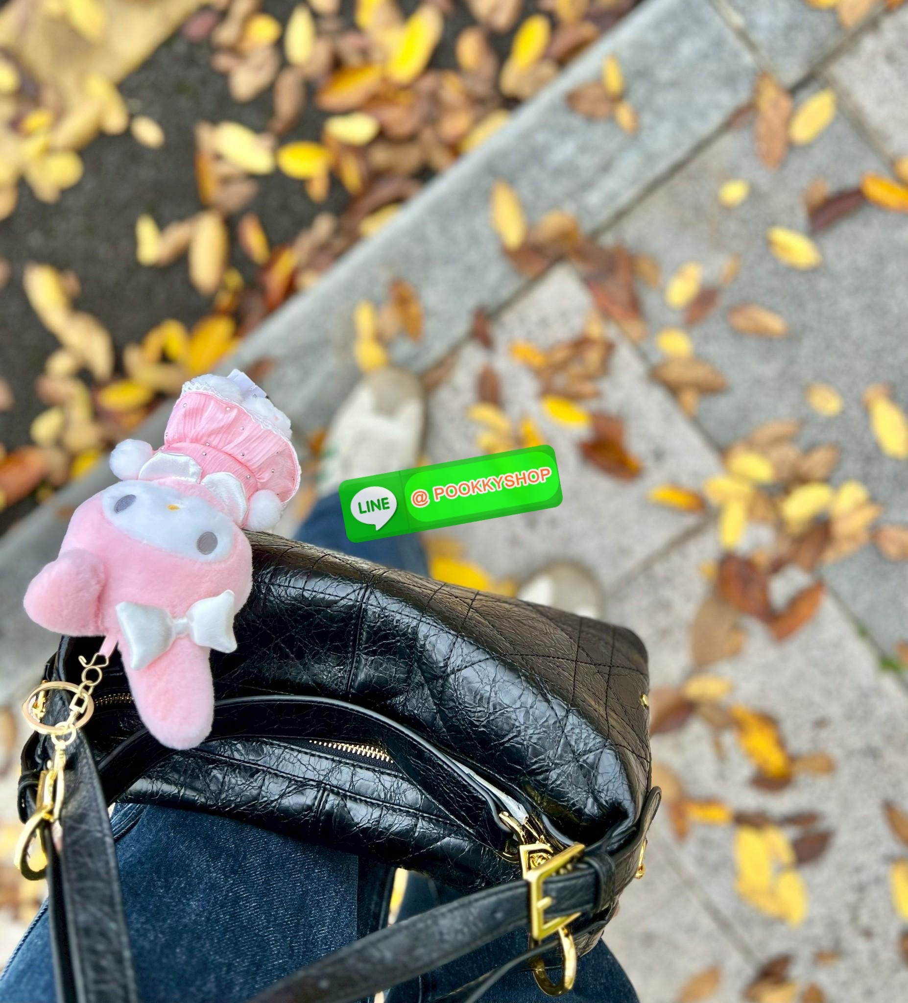 📸New Arrival!🎉 ล่าสุดรุ่นเดียวกับที่Jisoo ใช้เลยค่าา👏 Christian Dior D-journey bag #สวยจริงไม่จกตาค่า‼️ 📌มาพร้อมน้อง My melody แท้ราคา 490฿Free! 📣พร้อมส่ง! จำนวนจำกัด ผลิตออกมาน้อยมากๆเลยค่ะ! พร้อมสวยไปกับกระเป๋าดีไ