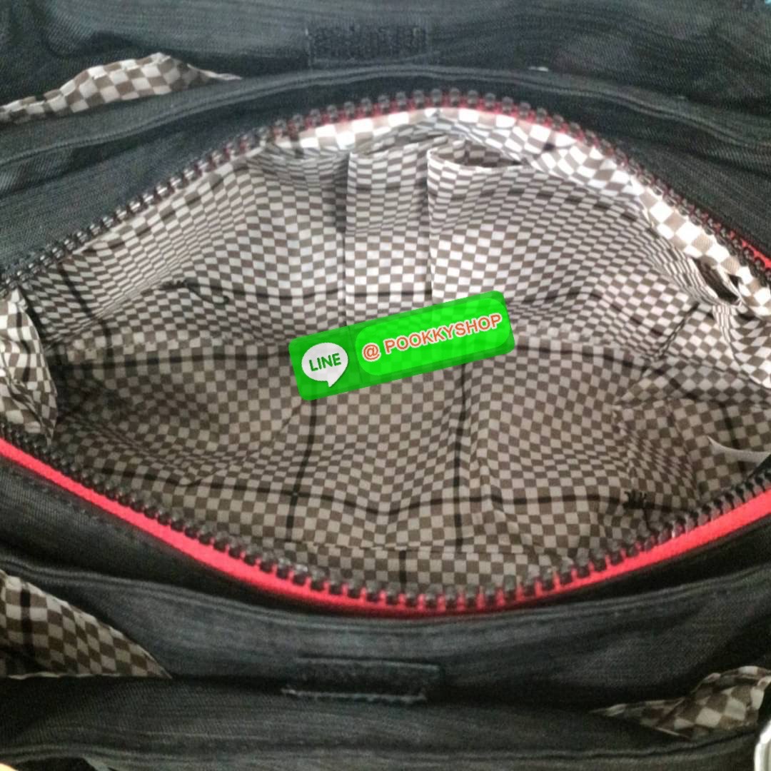 KIPLING ELISE HANDBAG กระเป๋าถือและสะพายไหล่ วัสดุ Nylon +Polyester ขนาดกำลังพอดี จุของได้มาก มีหูจับสองสาย ถือสะดวก น้ำหนักเบา มีช่องซิป ด้านหน้า ช่อง กระเป๋าหลักเปิด-ปิดด้วยซิป มี3 ช่องว่างใส่ของได้จุมากๆ ใส่มือถือได้ กระเป๋าสตางค์ใบยาว และ เครื่องสำอาง