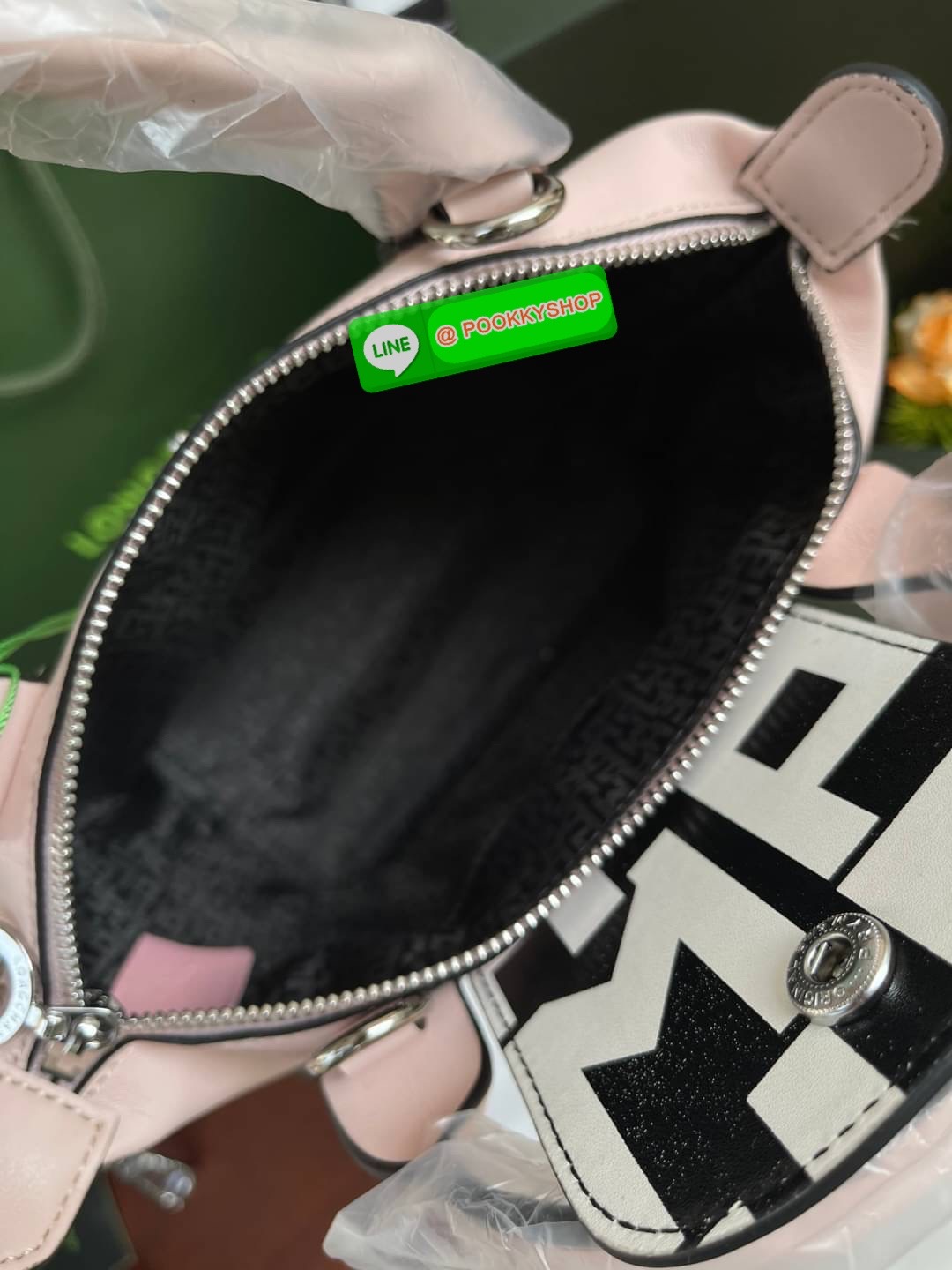 Longchamp Year of OX LE PLIAGE CUIR TOP HANDLE BAG XS Celebrate 2021! ต้อนรับปีวัวด้วยคอลเล็คชั่นพิเศษ วัสดุหนังเมทิส (Metis) หรือหนังแกะเนื้อนุ่มมาพร้อมหูจับขนาดสั้นเหมาะถนัดมือ กระเป๋าทรงไอคอนนิกพร้อมลวดลาย animation สุดน่ารักตรงยุคสมัย เอาใจผู้ที่ชื่นช