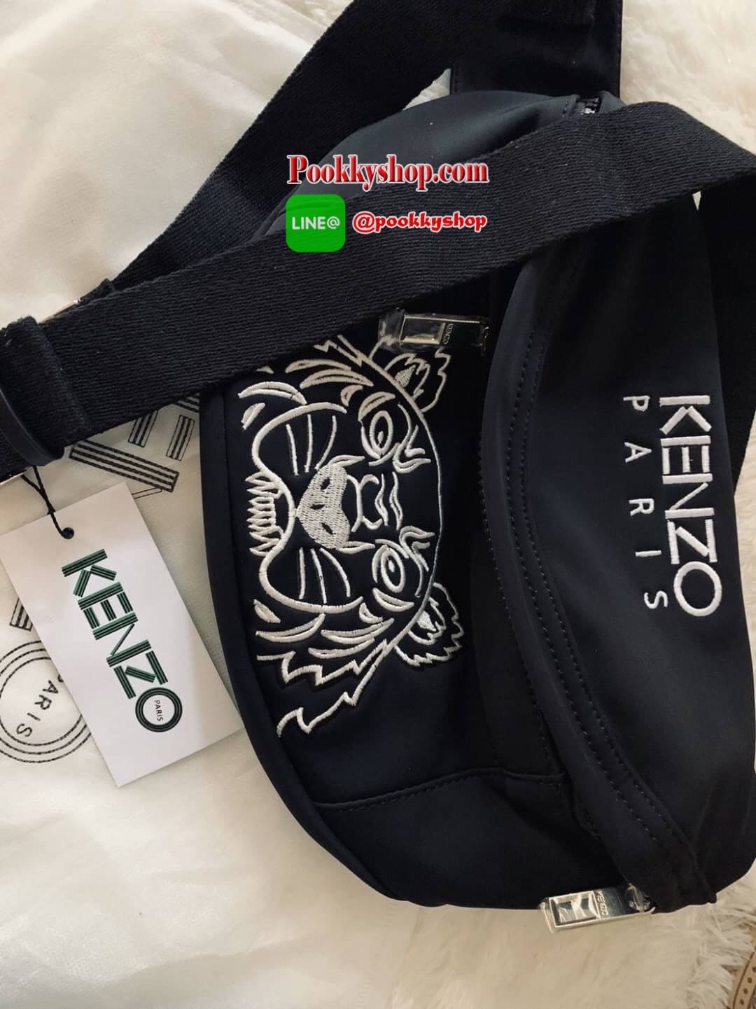 พร้อมส่ง Kenzo Icon Tiger Belt Bag ดีไซต์ที่โดดเด่น ผสมผสานกันอย่างลงตัว กระเป๋าคาดอก/คาดเอว Kenzo วัสดุ : 75% Rubber , 25% Polyester เปิดปิดด้วยซิป ด้านหน้ามี 1 ช่องชิปสำหรับเก็บของที่หยิบใช้บ่อยระหว่างวัน ด้านในโล่งกว้าง จุของได้เยอะพอควร สายสะพายปรับเล