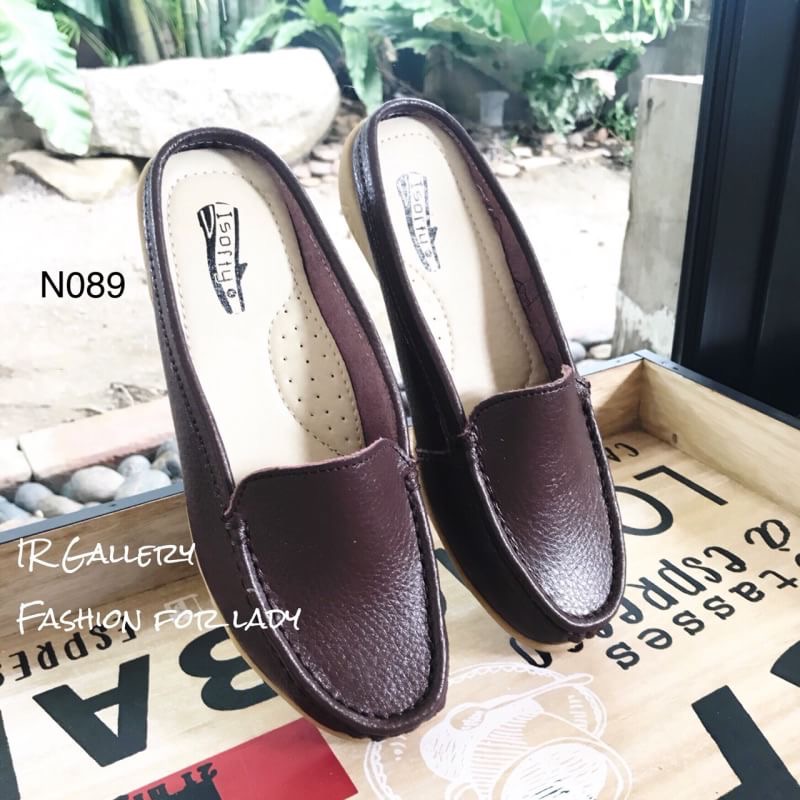 แบบขายดี!!! พร้อมส่ง รองเท้าลำลองที่มาพร้อมกับดีไซน์ทันสมัย วัสดุหนังแท้แบบเปลือยส้นพื้นนิ่ม ส้นยางกันลื่นหนา 1.5 นิ้ว ใส่สวยเก๋อย่างมีสไตล์ และรักษาสุขภาพเท้าไปในตัว