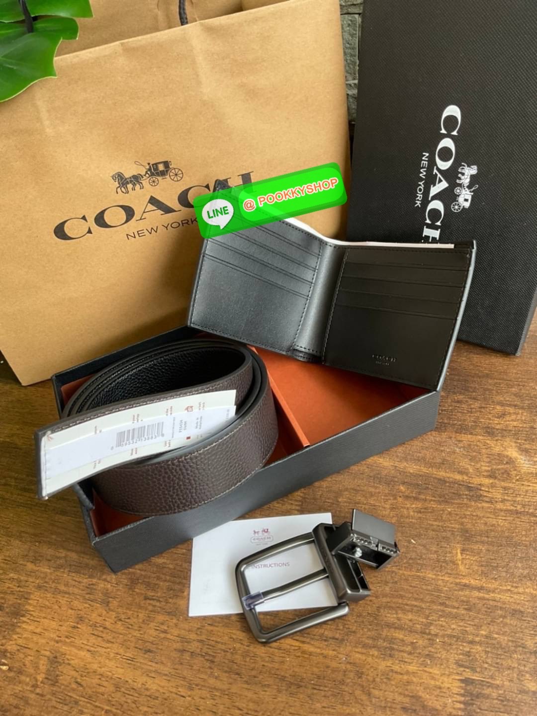 Coach Short Wallet with Belt Set ซื้อ1ได้ถึง 2 💕 Coach Box Set เซตสุดคุ้ม!! มาพร้อมกล่องสุดหรู กระเป๋าสตางค์ + เข็มขัด ชุดกระเป๋าสตางค์ใบสั้น และ เข็มขัด ปั้มโลโก้แบรนด์ คุณภาพดี💕 โดดเด่นด้วยดีไซน์เรียบหรู และ มีเอกลักษณ์เฉพาะตัว กระเป๋าสต