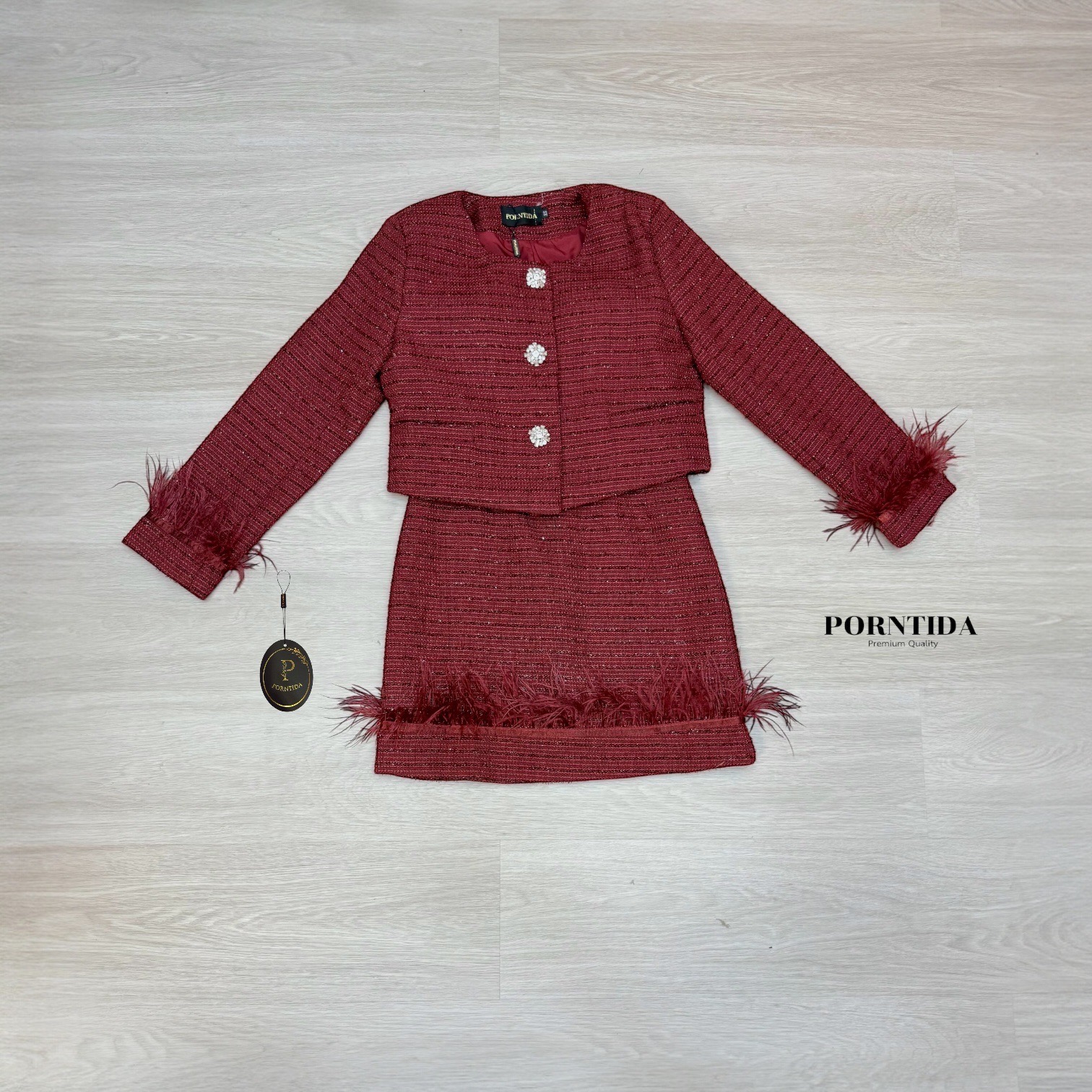 ชุดเซทแฟชั่น ชุดเดรส2ชิ้นผ้าทวีต งานเดรสแดง มีเสื้อคลุมให้กระดุมเสื้อคลุมด้านหน้ากระดุมเพชร