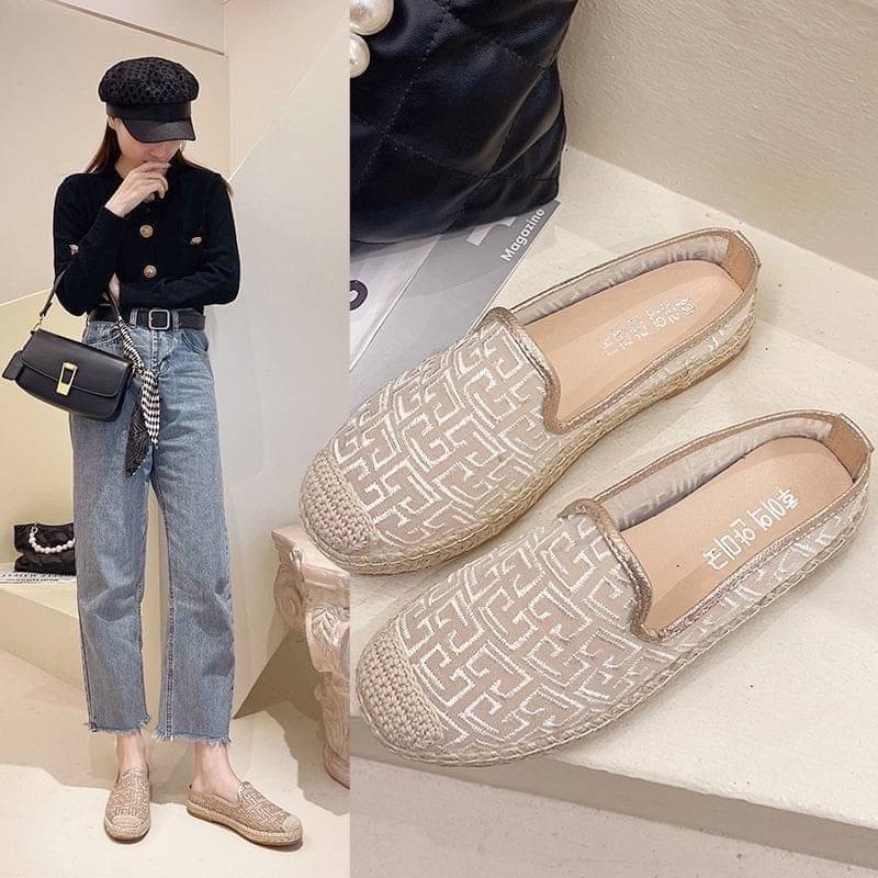 พร้อมส่งรองเท้าเปิดส้น งานผ้าซีทรู เย็บทุกจุด พื้นยางกันลื่นอย่างดี สวยเกินราคา ใส่สบายไม่บีบหน้าเท้าจ้า