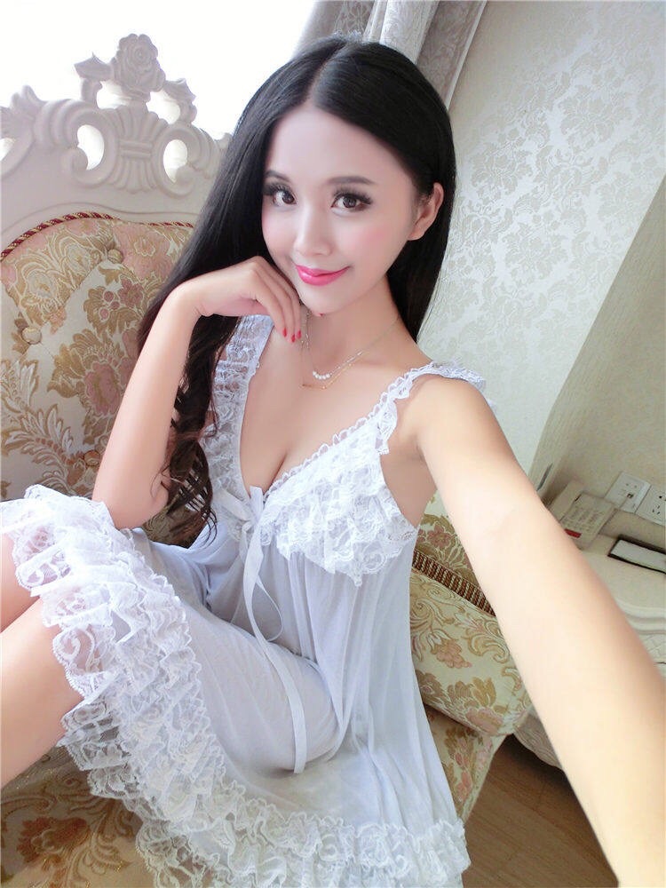 ชุดนอนเซ็กซี่ ชุดนอนซีทรู ชุดนอน สายเดี่ยว แต่งระบายเนื้อหรู สีขาวหรู ดุจเจ้าหญิง เนื้อผ้าเกรดไฮโซ แต่งระบาย ช่วงคอและระบายชาย สินค้า ญี่ปุ่นคะ +G-string เข้าชุด