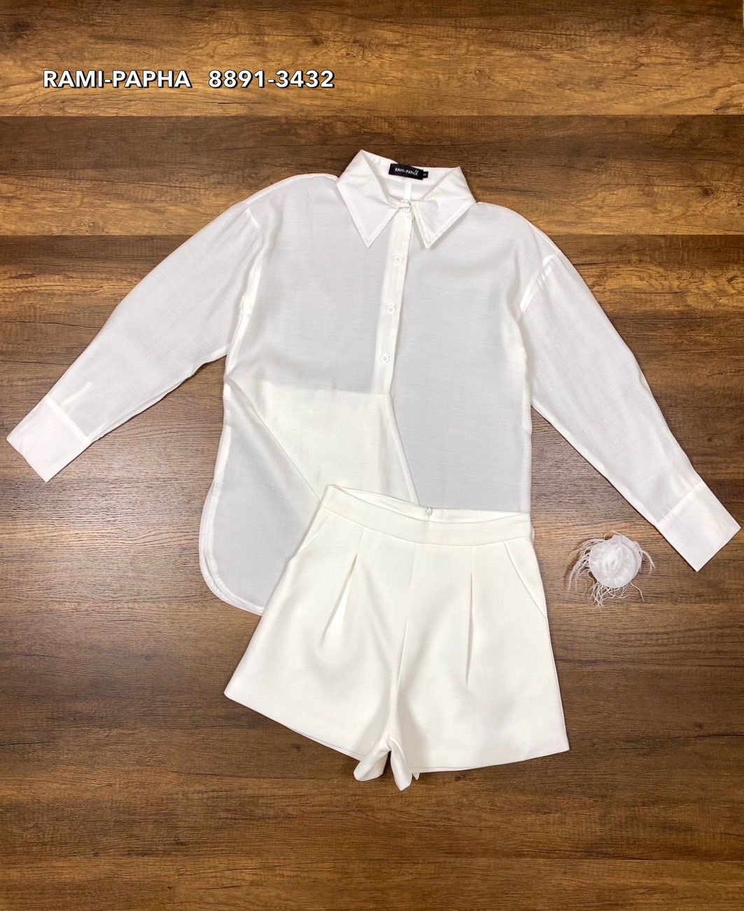 ชุดเซทแฟชั่น เสื้อเชิ้ตสีขาวเนื้อผ้าสวยอย่างดี++กางเกงขาสั้นสีขาว