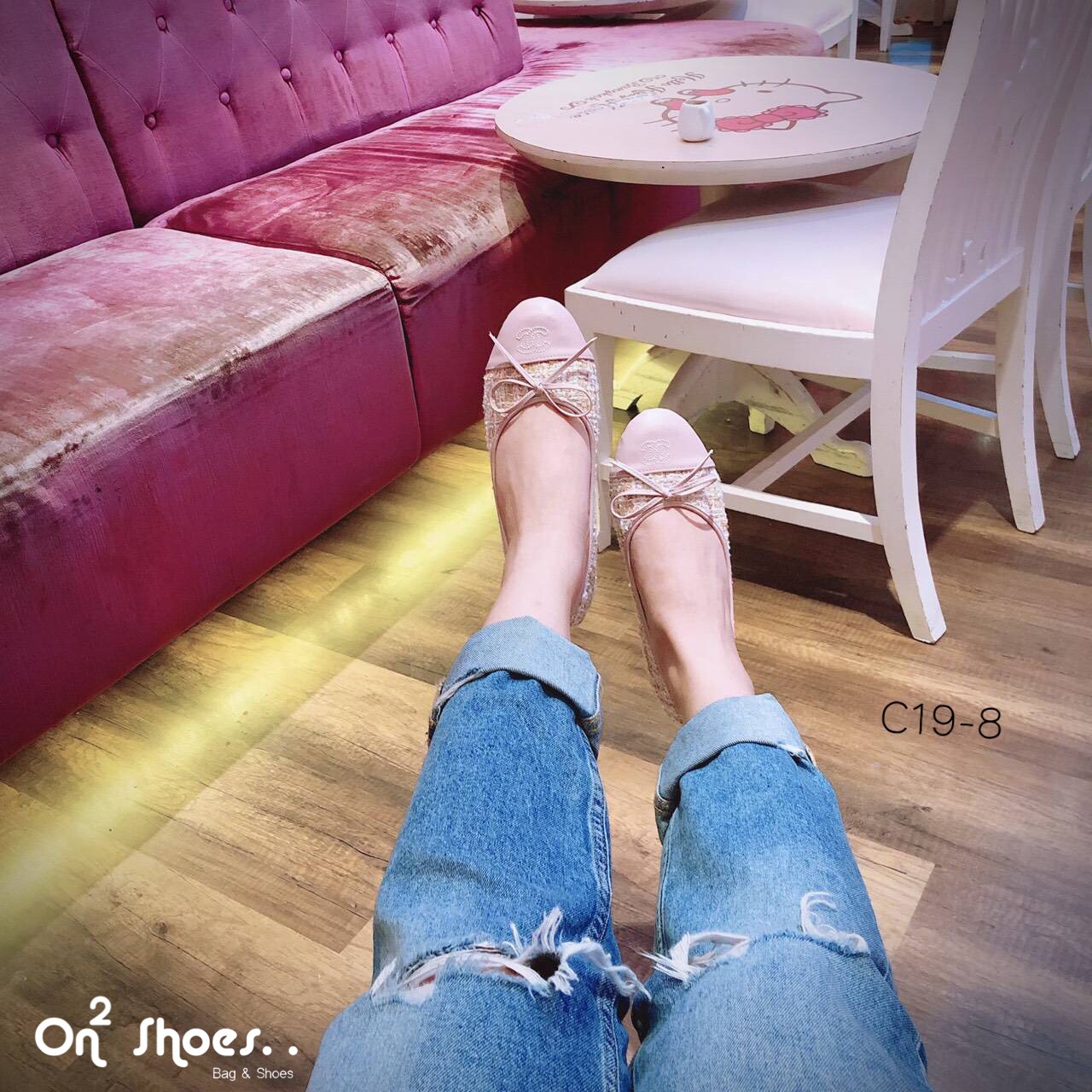 Chanel flat tweed shoes ตัวใหม่พร้อมส่งคะ chanel ปัก cc ผ้าทวิต ทรงบัลเลต์ น่ารักมาก หน้าประดับโบเย็บกุ้นขอบพื้นปั้มแบรนด์ บุนุ่ม ทรงสวยเก็บหน้าเท้าได้ดีมากๆคะ