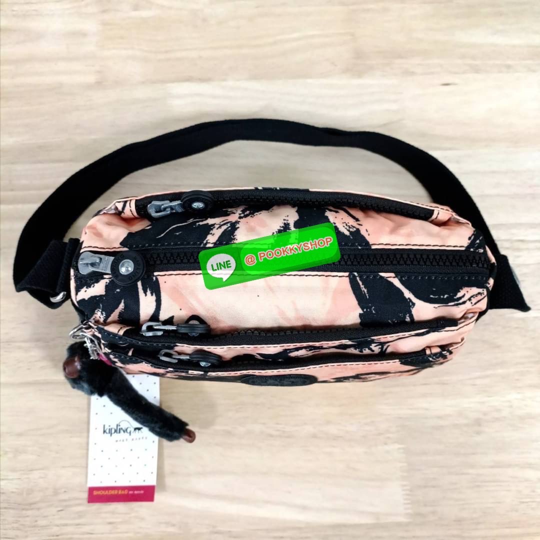 KIPLING Mini Crossbodybag กระเป๋าสะพายข้างขนาดกะทัดรัด ผลิตจากวัสดุ Nylon + ซับใน Polyester100% มีช่องใช้งานแยกย่อยมากถึง 4 ช่อง -ด้านหน้ามีช่องซิป 2 ช่อง -ช่องหลักโล่ง กว้าง จุของใช้ได้เยอะ -ด้านหลังมีช่องซิปอีก 1 ช่อง มาพร้อมพวงกุญเเจลิง สายสะพายยาวสมาร