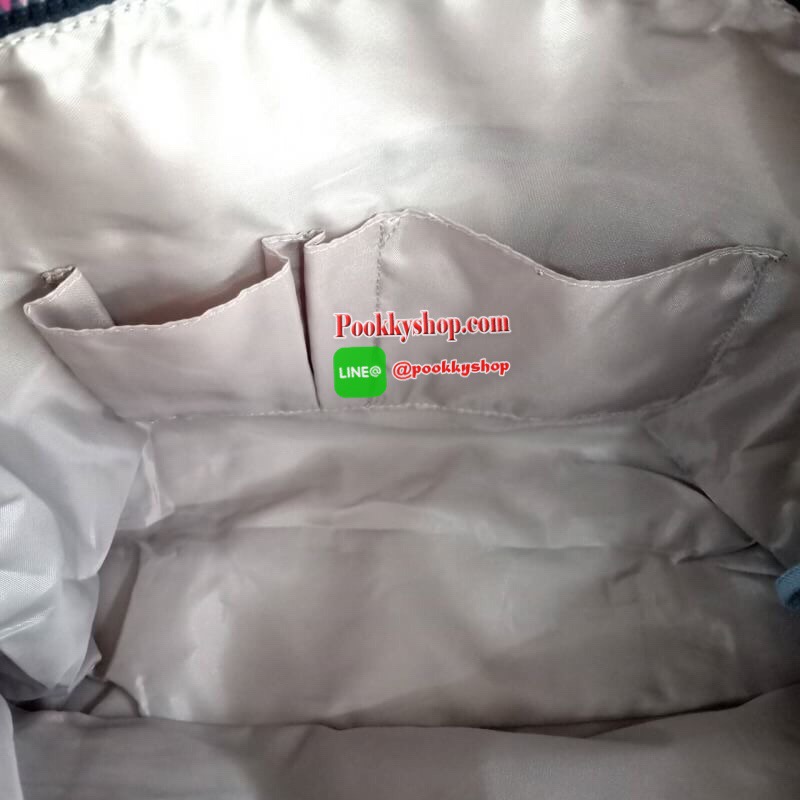 Disney's® 90 Years of Mickey Mouse Handbag 👍 รุ่น ART size L 👍กระเป๋าผ้าคิปลิงสะพายไหล่ได้ ครอสบอดี้ได้ มีสายยาวให้ 👍สามารถปรับสไตล์กระเป๋าได้2รูปแบบ เป็นtote หรือเก็บหูกระเป๋าก็ได้ 👍ช่องใหญ่ใส่ของได้จุ เปิดปิดด้วยซิป