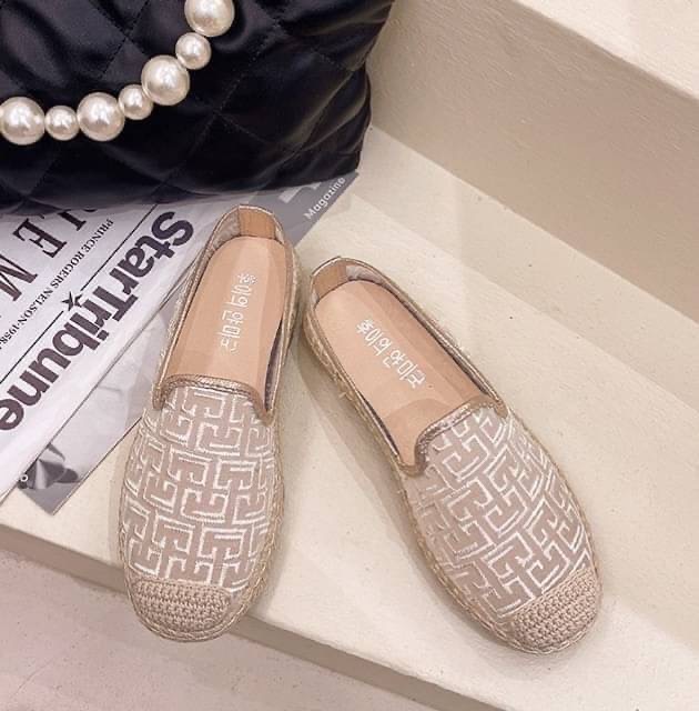 พร้อมส่งรองเท้าเปิดส้น งานผ้าซีทรู เย็บทุกจุด พื้นยางกันลื่นอย่างดี สวยเกินราคา ใส่สบายไม่บีบหน้าเท้าจ้า