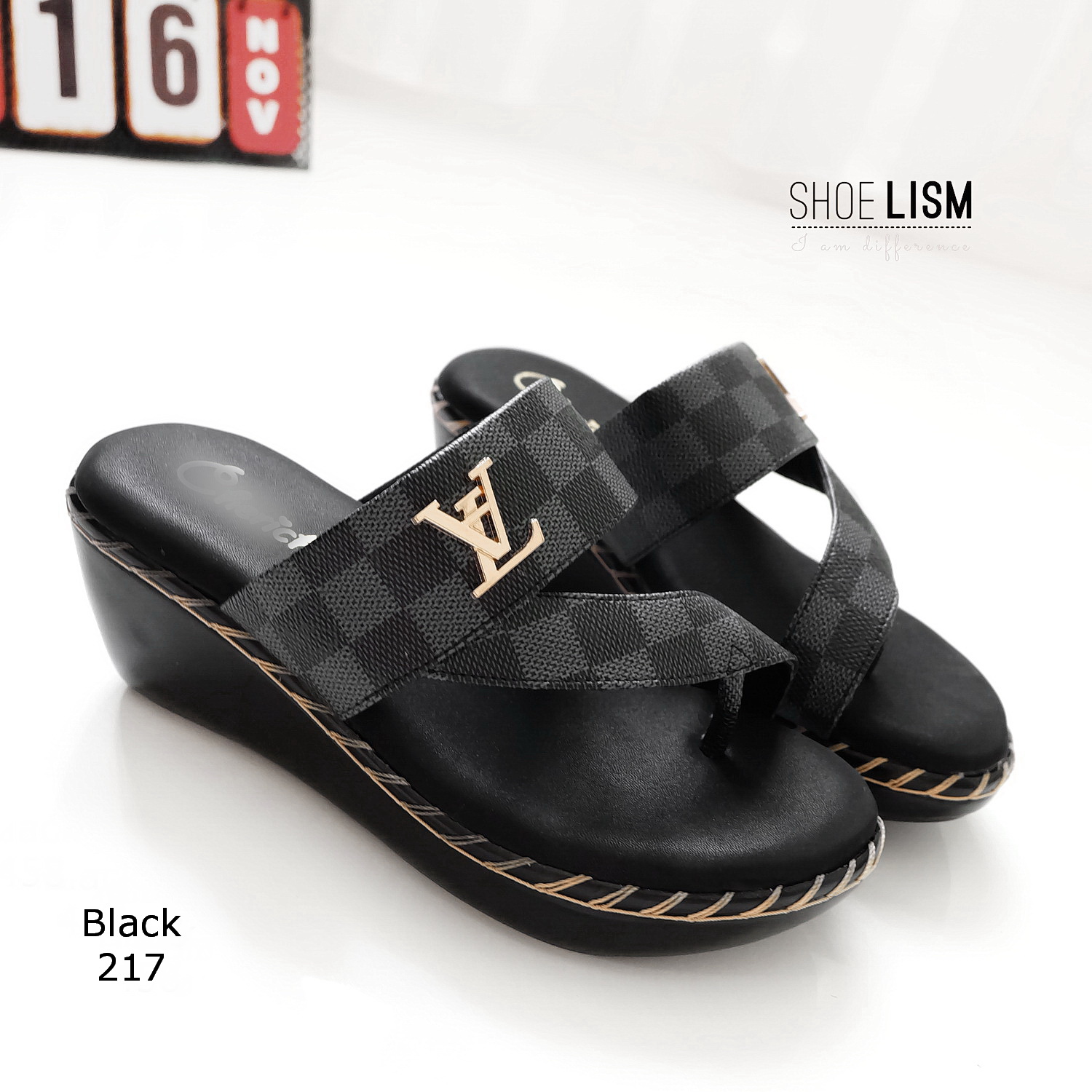 สินค้าพร้อมส่ง มาแล้วค่าา รองเท้าเตารีดแบบสวม รองเท้าลำลอง ที่เกร๋สุดๆ พื้นนิ่ม ใส่แล้วดูเท้าเรียว หนังลายตาราง งานตรงปกแน่นอน