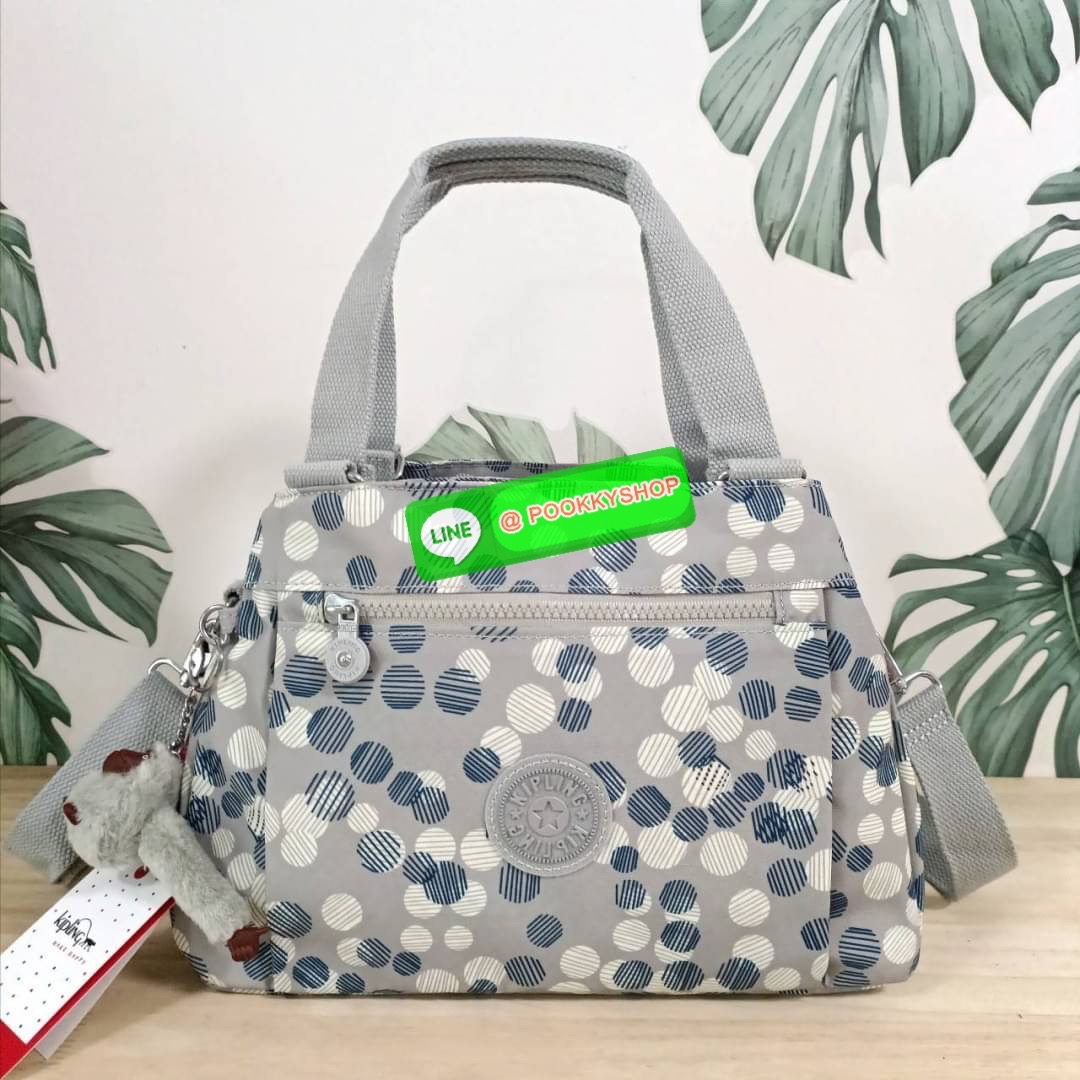 KIPLING ELISE HANDBAG กระเป๋าถือและสะพายไหล่ วัสดุ Nylon +Polyester ขนาดกำลังพอดี จุของได้มาก มีหูจับสองสาย ถือสะดวก น้ำหนักเบา มีช่องซิป ด้านหน้า ช่อง กระเป๋าหลักเปิด-ปิดด้วยซิป มี3 ช่องว่างใส่ของได้จุมากๆ ใส่มือถือได้ กระเป๋าสตางค์ใบยาว และ เครื่องสำอาง