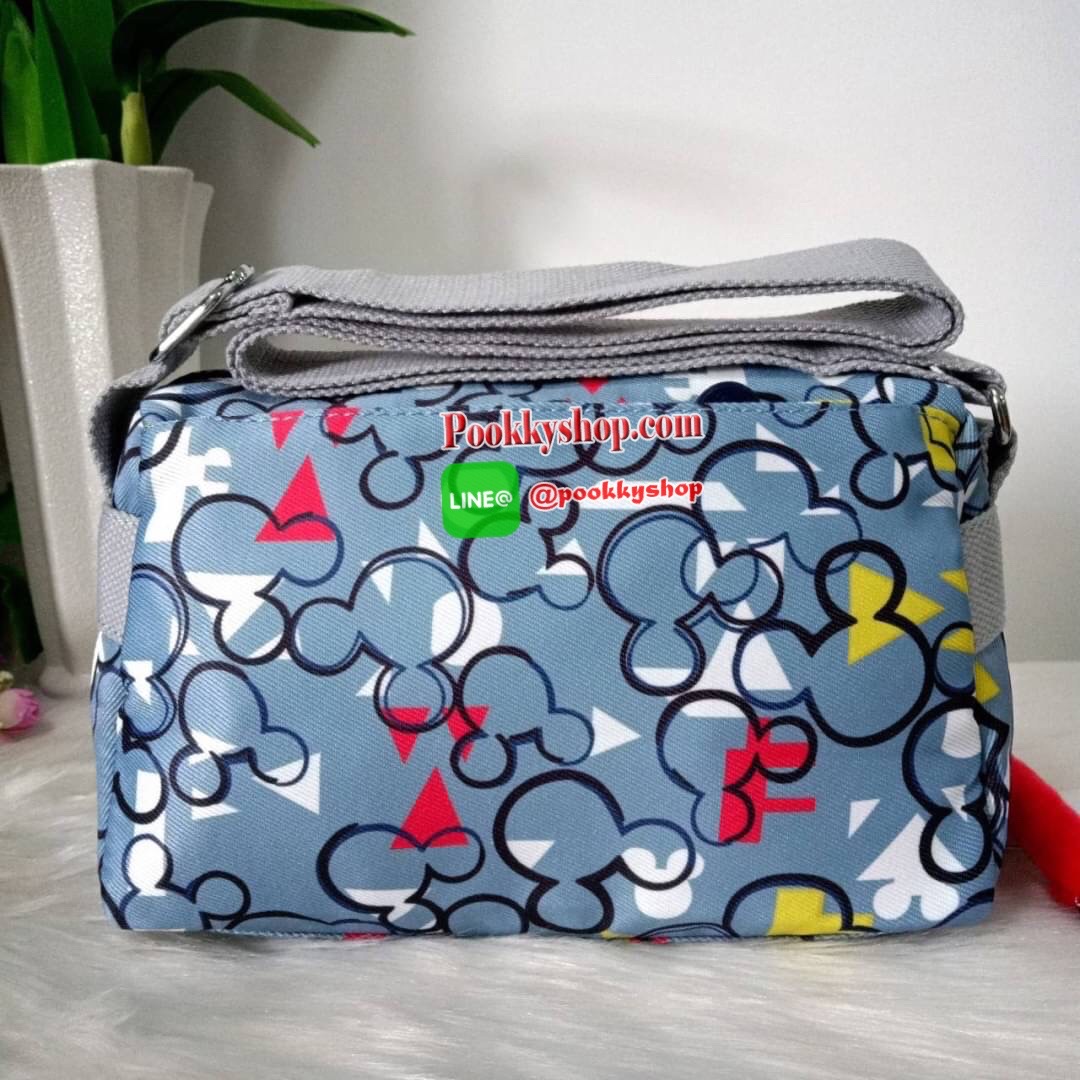 KIPLING Mini Crossbodybag กระเป๋าสะพายข้างขนาดกะทัดรัด ผลิตจากวัสดุ Nylon+ Polyester100% มีช่องใช้งานแยกย่อยมากถึง 4 ช่อง -ด้านหน้ามีช่องซิป 2 ช่อง -ช่องหลักโล่ง กว้าง จุของใช้ได้เยอะ -ด้านหลังมีช่องซิปอีก 1 ช่อง มาพร้อมพวงกุญเเจลิง สายสะพายยาวสามารถปรับไ