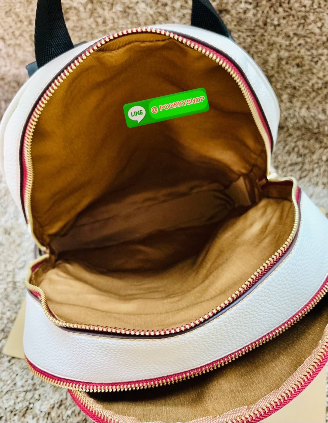 NEW ARRIVAL! น้องแมวเสือน่ารักมากๆเลยค่าา! COACH COURT BACKPACK IN SIGNATURE WITH TIGER ((C7317)) พร้อมส่ง น่ารักขนาดนี้ ไม่มีได้งัยย! กระเป๋าสะพายหลังแบบมีหูหิ้ว รุ่นนี้ใช้ทั้งแท้อย่างดีทั้งใบ ลายหนังสวย นิ่มดีมากๆเลยค่ะ ด้านหน้าสกรีนลายรูปแมวเสือตระกูลเ