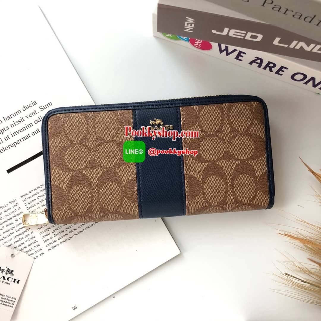 COACH Accordion Zip Wallet in Signature Coated Canvas with Leather กระเป๋าสตางค์ใบยาว เปิด-ปิดกระเป๋าด้วยซิปรอบ ด้านในมีช่องใส่บัตร ช่องใส่ธนบัตร และช่องซิปใส่เหรียญค่ะ