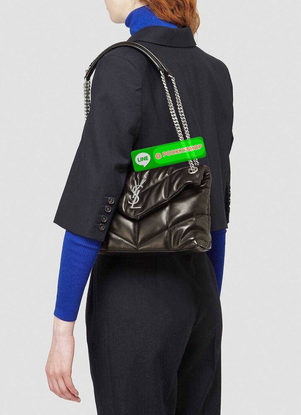 IN STOCK!! Yves Saint laurent puffer small chain bag in quilted lambskin กระเป๋าสะพายรุ่นยอดนิยม ทรงสวย ใช้ได้บ่อยไม่มีเบื่อ วัสดุหนังแกะ สัมผัสนิ่มมือ ดีไซน์เรียบหรู ออกแบบมาให้ใช้งานได้สะดวกด้วยกระดุมแม่เหล็ก พับทรงเข้ารูป ภายในโล่งกว้าง มีช่องซิป สามาร