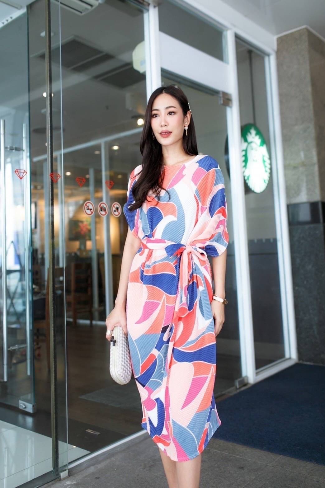 Darino Pleated Dress สวย เรียบหรู ดูแพง แบบคลาสสิค ✨ต้องตัวนี้ค่ะ มินิเดรสไหล่เบี่ยงอัดพลีท ทรงปล่อย งานสวย 👍🏻 แพตเทิร์นเฉลียงข้างทรงสโลป ดีเทลแขนเบี่ยงข้างเดียวเก๋ๆ เนื้อผ้าพลีทเนื้อนิ่ม นุ่ม ใส่สบาย 😉