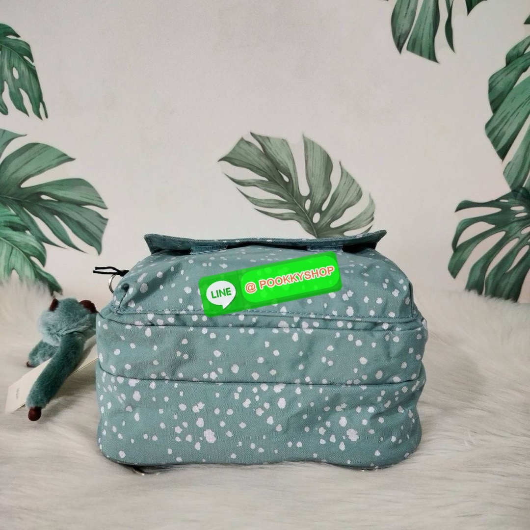 KIPLING Cand 2 ways backpack กระเป๋าถือหรือสะพายข้าง ขนาดกลาง วัสดุ Polyester 100% -ด้านหน้ามี 2 ช่องซิป -ช่องหลักโล่งกว้าง ใส่ของได้เยอะสุดๆ พร้อมช่องซิปและช่องแยกด้านข้างให้แยกของได้เป็นระเบียบมากขึ้น สามารถติใส่กระเป๋าสตางค์ใบยาวได้ มาพร้อมสายคล้องพวงก