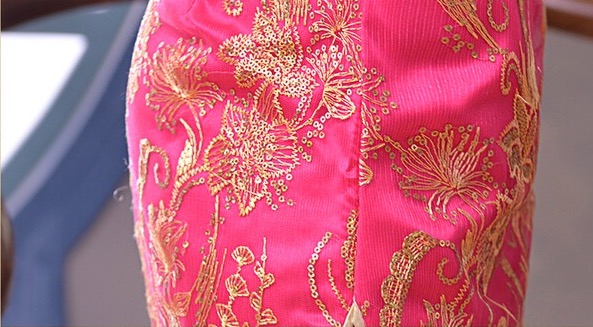 ชุดกี่เพ้า ประยุกต์ ชุดเดรส กี่เพ้าจีนประยุกต์สีชมพูสด แต่งเลื่อมปักดิ้นทอง แพทเทินสวย งานเนี๊ยบหรู มากคะ Size S/M