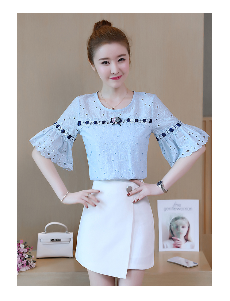 เสื้อแฟชั่นเกาหลี ผ้าลูกไม้ปัก แขนระบาย สีฟ้า