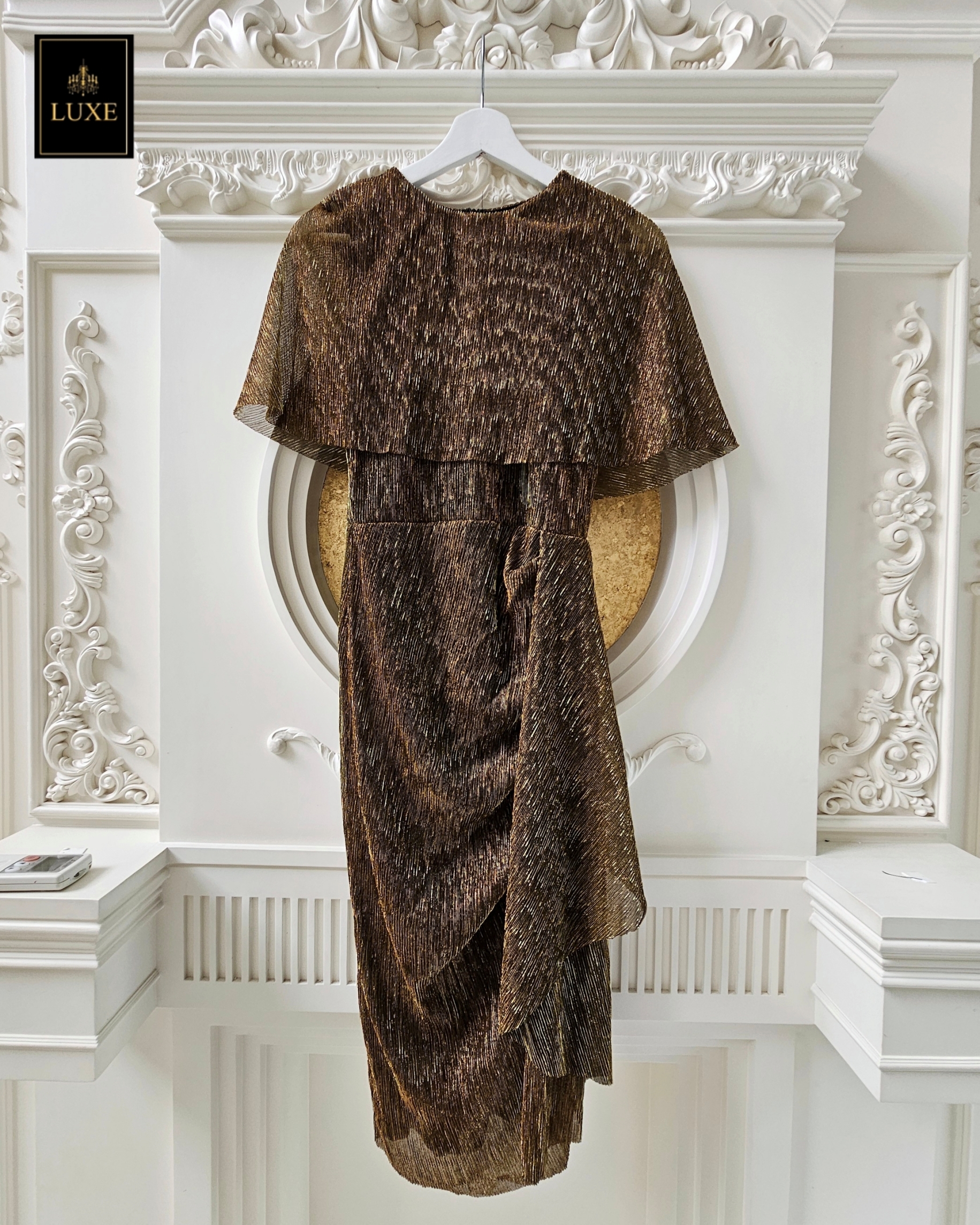 เดรสแฟชั่น เดรสเสื้อคอกลมแขนกุด ดีเทลเป็นเสื้อคลุมไหล่ในตัว