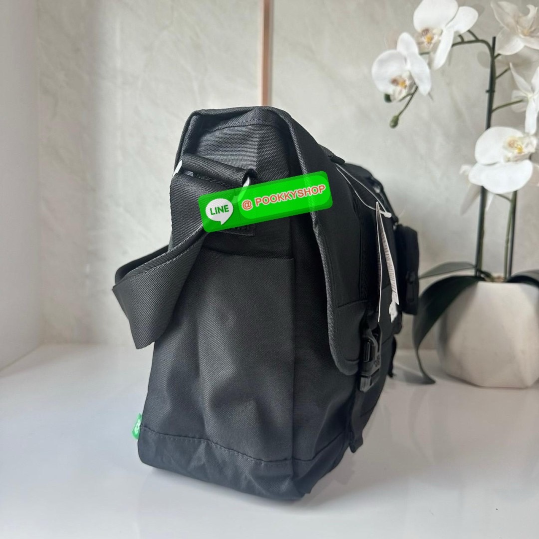 he North Face SUPER MESSENGER BAG L NN2PQ00J BLACK UNISEX 🔖กระเป๋าสะพายข้างมัลติฟังก์ชั่น! ทันสมัยและใช้งานได้หลากหลาย Item ที่ต้องมีเมื่อออกไปข้างนอก! ใช้งานได้จริงและมีสไตล์อเมริกันเทห์สุดๆ สามารถใช้ได้ทั้งผู้หญิงผู้ชาย สะพายไปทำงานไปเรียน เที่ย