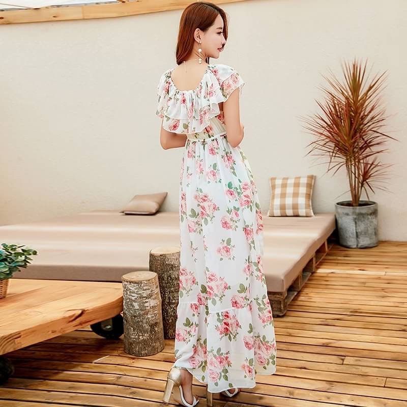 เสื้อผ้าแฟชั่นนำเข้า : MAXI DRESS ชุดเดรสยาว พร้อมส่ง สีขาว ลายดอกกุหลาบหวาน น่ารักมากๆค่ะ เนื้อผ้าชีฟอง อย่างดี มีน้ำหนักผ้าทิ้งตัว งานสวยเหมือนแบบเลยค่ะ ดีเทลระบาย ใส่ได้หลายแบบเลยค่ะ ใส่แบบคอกลมน่ารัก ใส่เปิดหัวไหล่เซ็กซี่ หรือ ใส่แบบเกาะอกก็ได้ค่ะ เอว