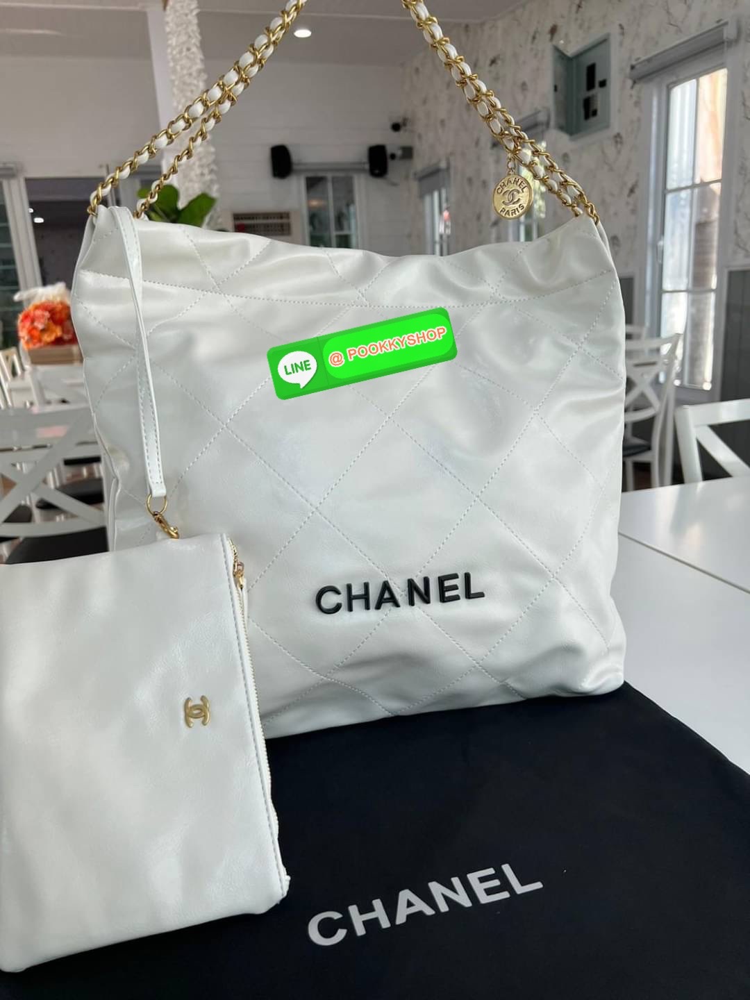 New Arrivals!!! CHANEL BAG VIP GIFT WITH PURCHASE (GWP) พรีเมี่ยมกิ๊ฟสุดหรู วัสดุหนังแกะสังเคราะห์นุ่ม ลื่น มันเงา อะไหล่ทองหรูหรา ไอเท็มมาแรง เกินต้านน ดีเทลเรียบๆแต่หรูหรา ใช้ได้ทุกโอกาศ เปิด-ปิด ด้วยกระดุมแม่เหล็ก ภายในโล่ง มีช่องซิป มาพร้อมใบลูกใส่ตัง