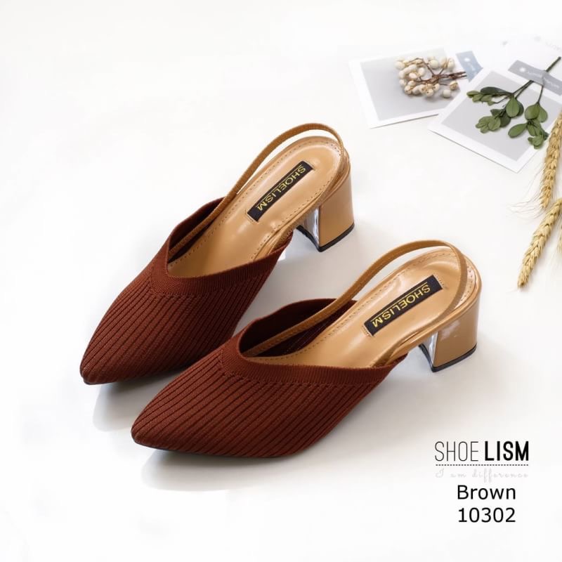 สินค้าพร้อมส่ง แบบใหม่ที่กำลังฮิต รองเท้าคัทชูหัวแหลม พิเศษไซส์41 ใส่ออกงาน ใส่เที่ยว ใส่ทำงาน ก็เก็ไก๋ ใส่นิ่มสบายเท้า ทรงหัวแหลมใส่แล้วเท้าดูเรียว ด้านหลังสายรัดยางยืด เลิศกว่านี้พี่ยอมละจ้า!!